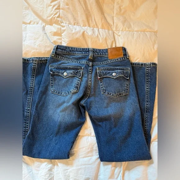 Levi's Medium Wash Jeans - Picture 3 of 4